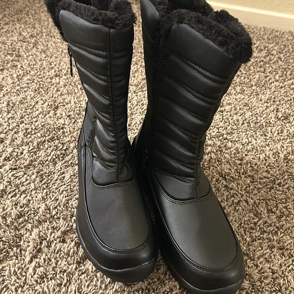 Totes waterproof fuzzy boots - Picture 2 of 2